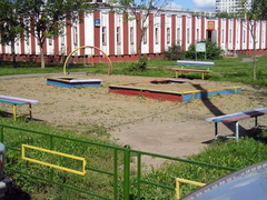 Авиаторов 16, детская площадка 2004 год